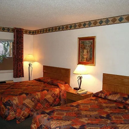 Hotel Adobe Inn & Studios